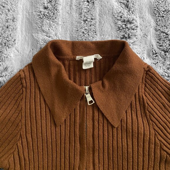 TILLY'S FULL TILT Mid Brown Ribbed Collared Zipper Cropped Long Sleeve Sweater - Picture 3 of 6